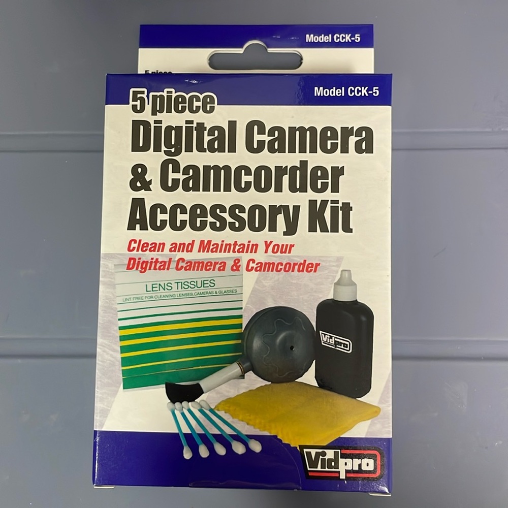 5 piece digital camera & camcorder accessory kit